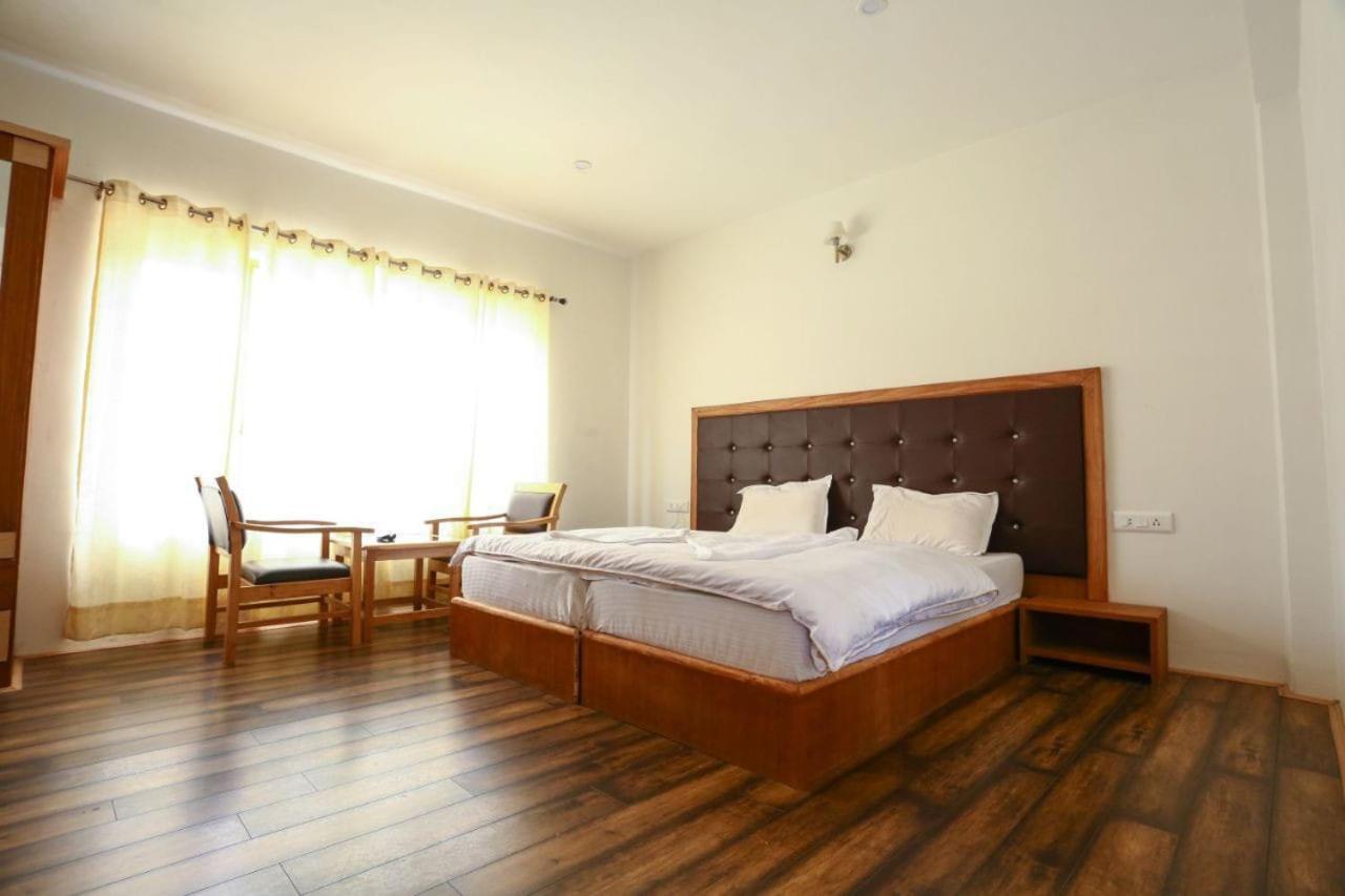 Hotel Om Ladakh Leh Kültér fotó