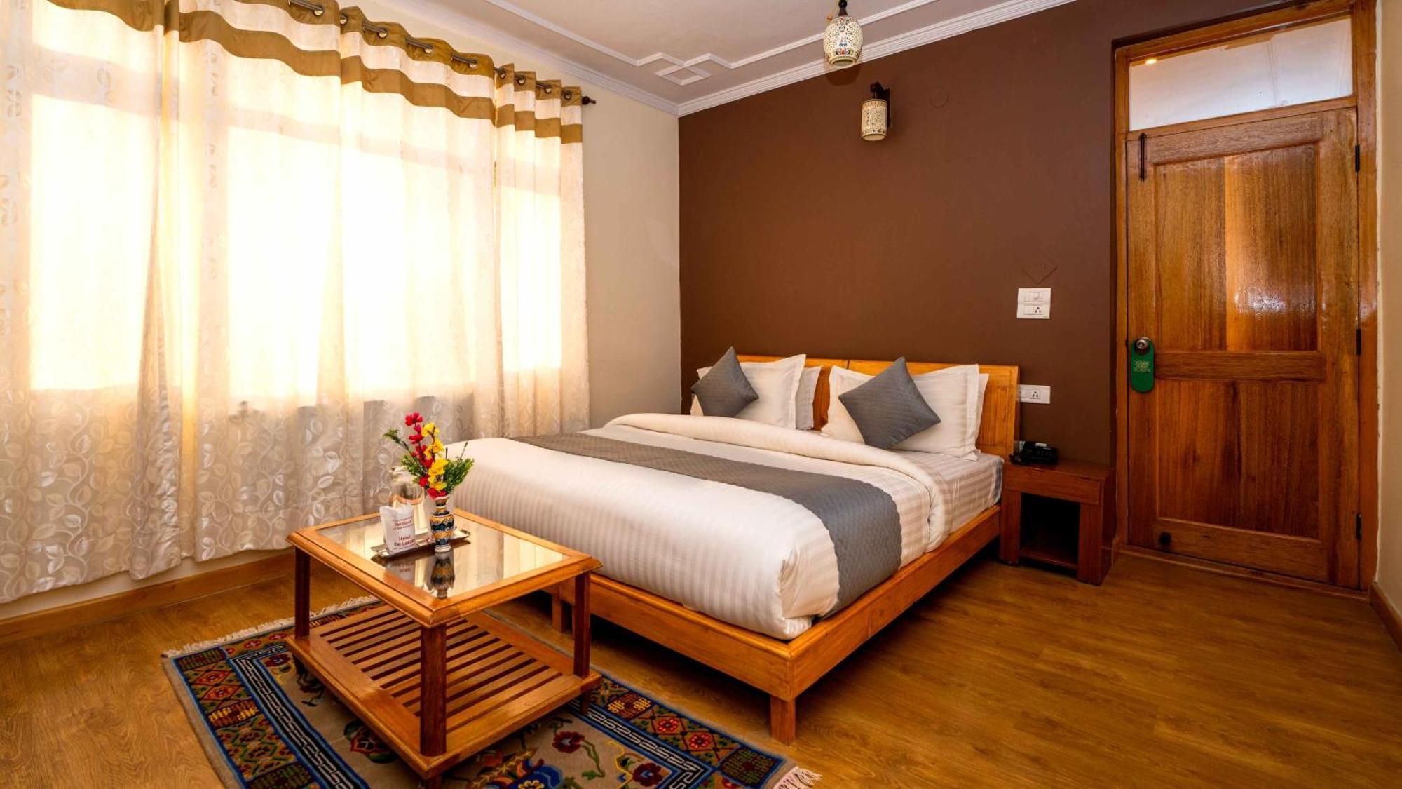 Hotel Om Ladakh Leh Kültér fotó