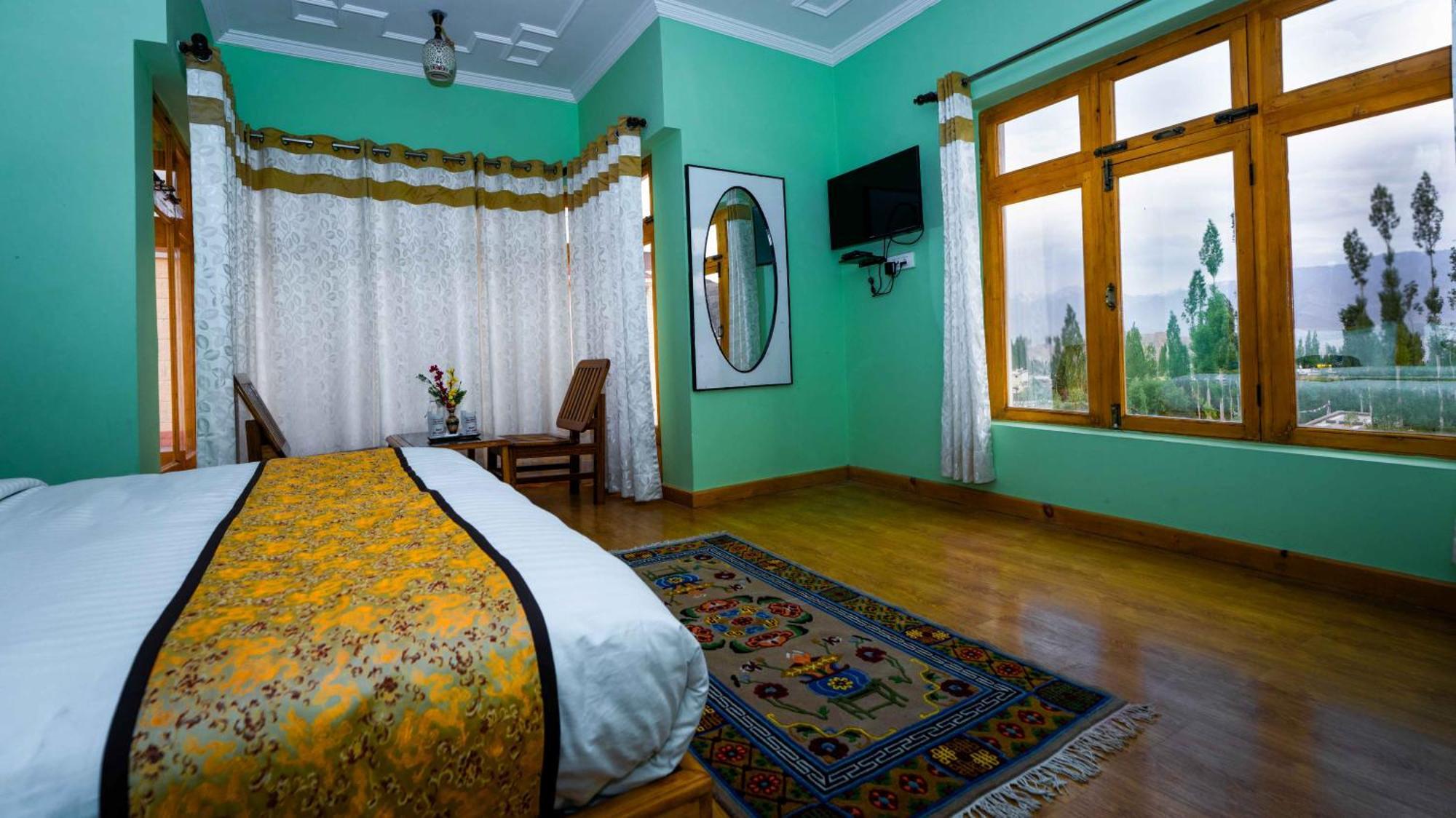 Hotel Om Ladakh Leh Kültér fotó