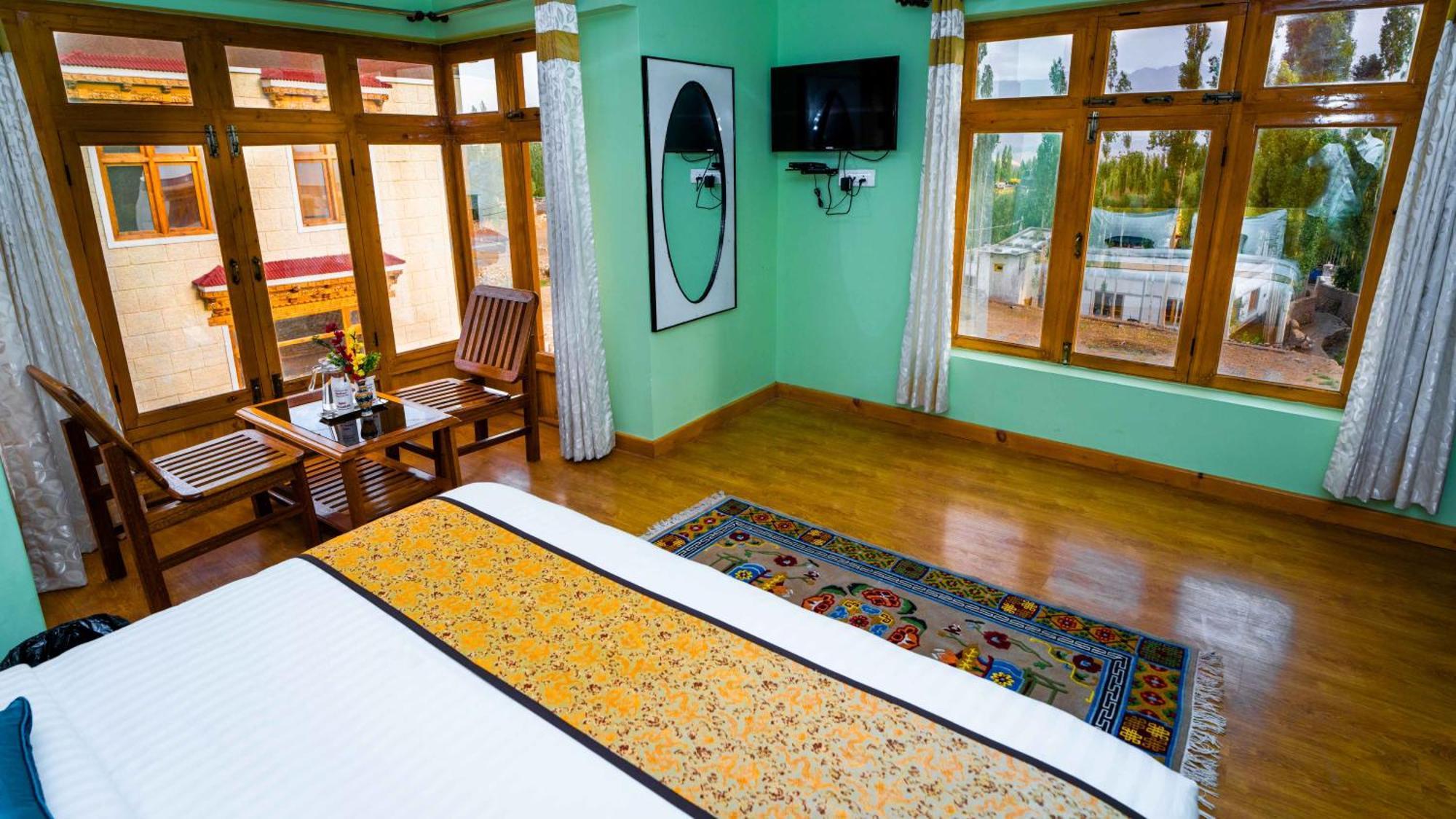 Hotel Om Ladakh Leh Kültér fotó