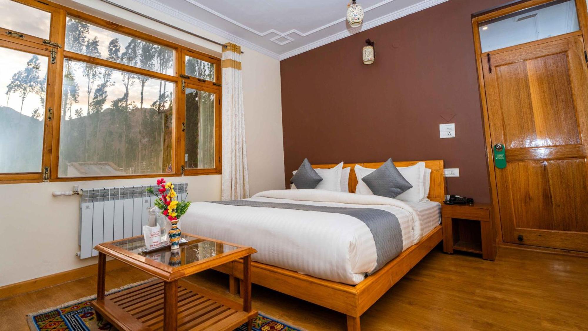 Hotel Om Ladakh Leh Kültér fotó