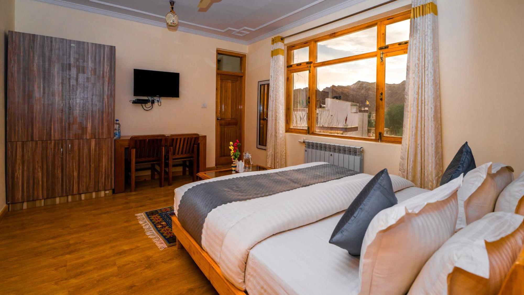 Hotel Om Ladakh Leh Kültér fotó