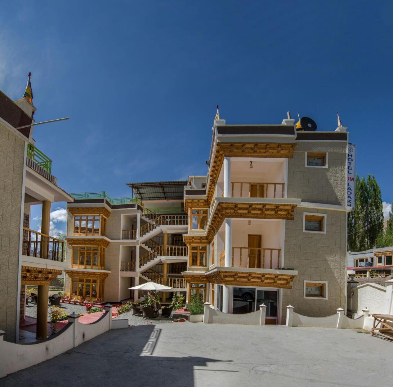 Hotel Om Ladakh Leh Kültér fotó