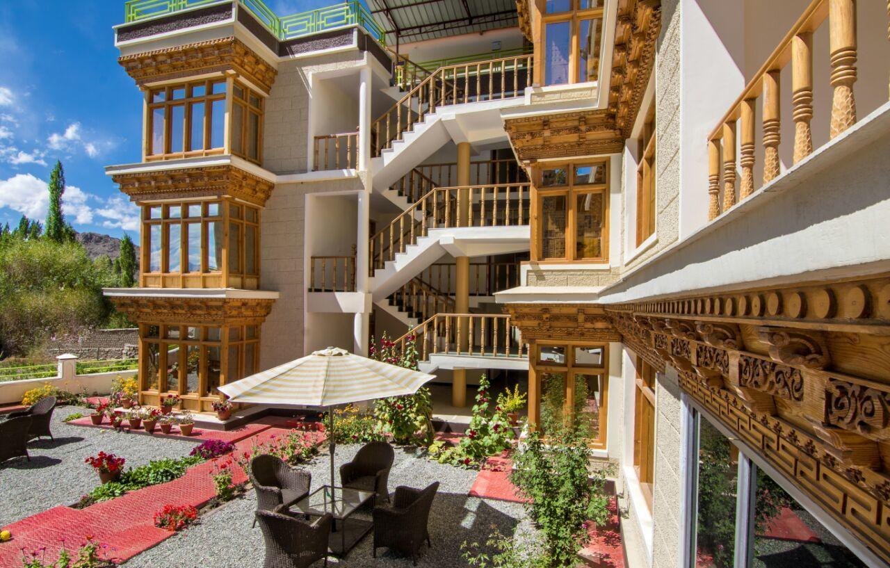 Hotel Om Ladakh Leh Kültér fotó