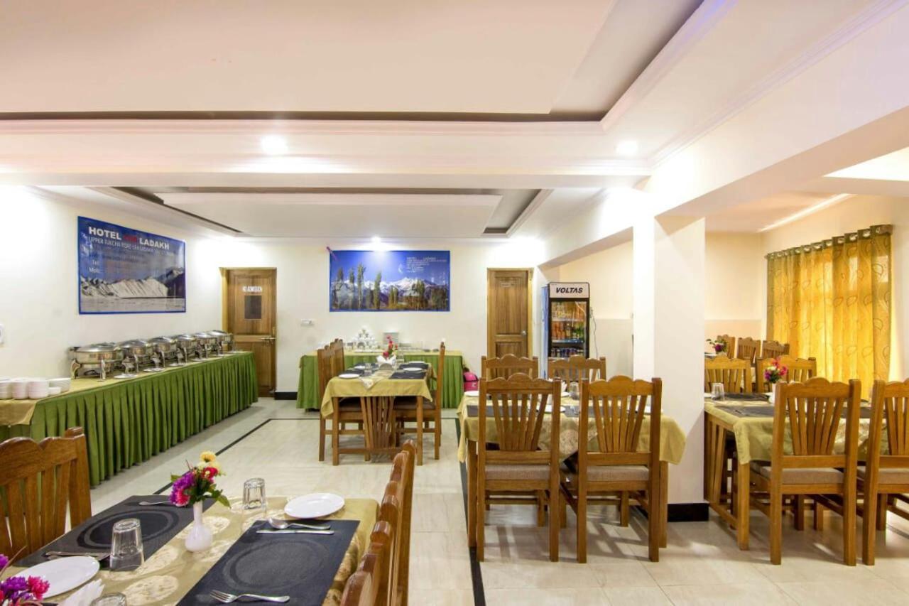 Hotel Om Ladakh Leh Kültér fotó