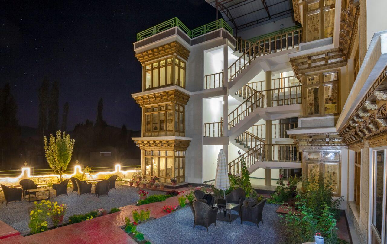 Hotel Om Ladakh Leh Kültér fotó