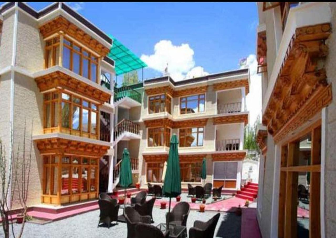 Hotel Om Ladakh Leh Kültér fotó