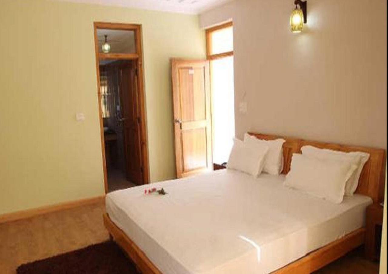 Hotel Om Ladakh Leh Kültér fotó