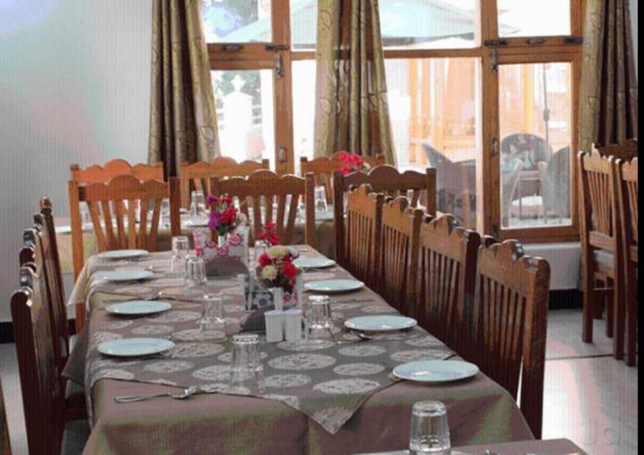 Hotel Om Ladakh Leh Kültér fotó