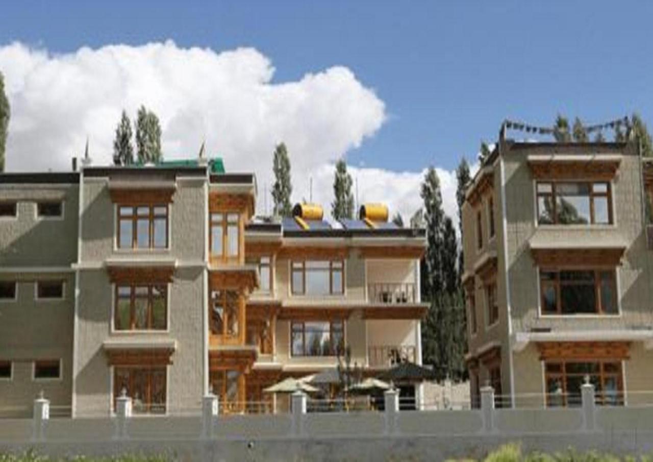Hotel Om Ladakh Leh Kültér fotó