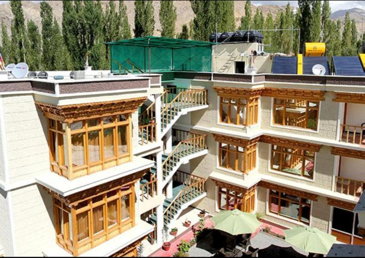 Hotel Om Ladakh Leh Kültér fotó
