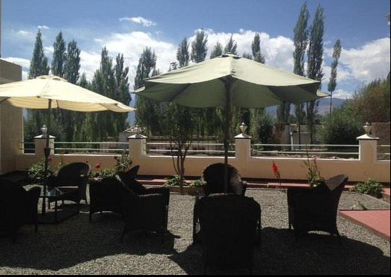 Hotel Om Ladakh Leh Kültér fotó