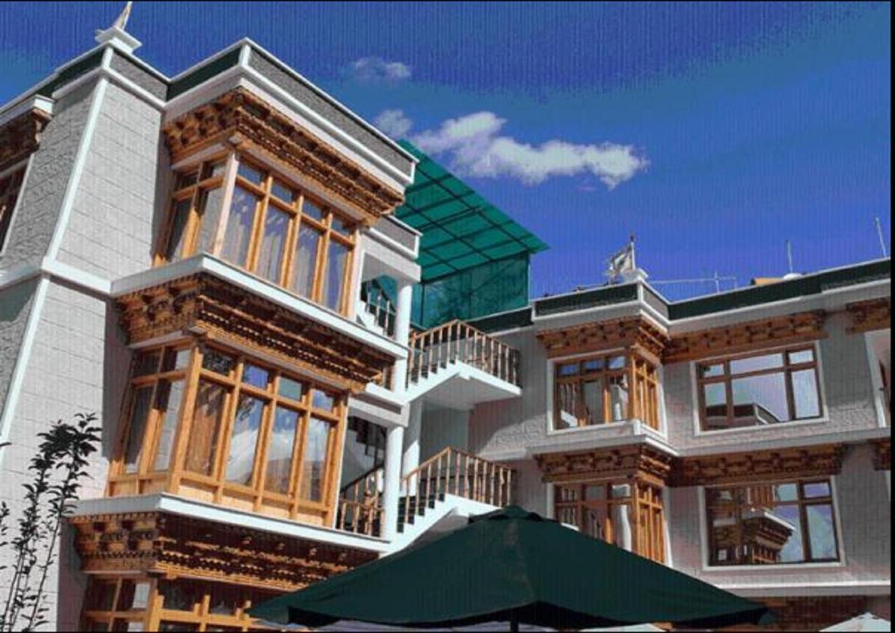 Hotel Om Ladakh Leh Kültér fotó