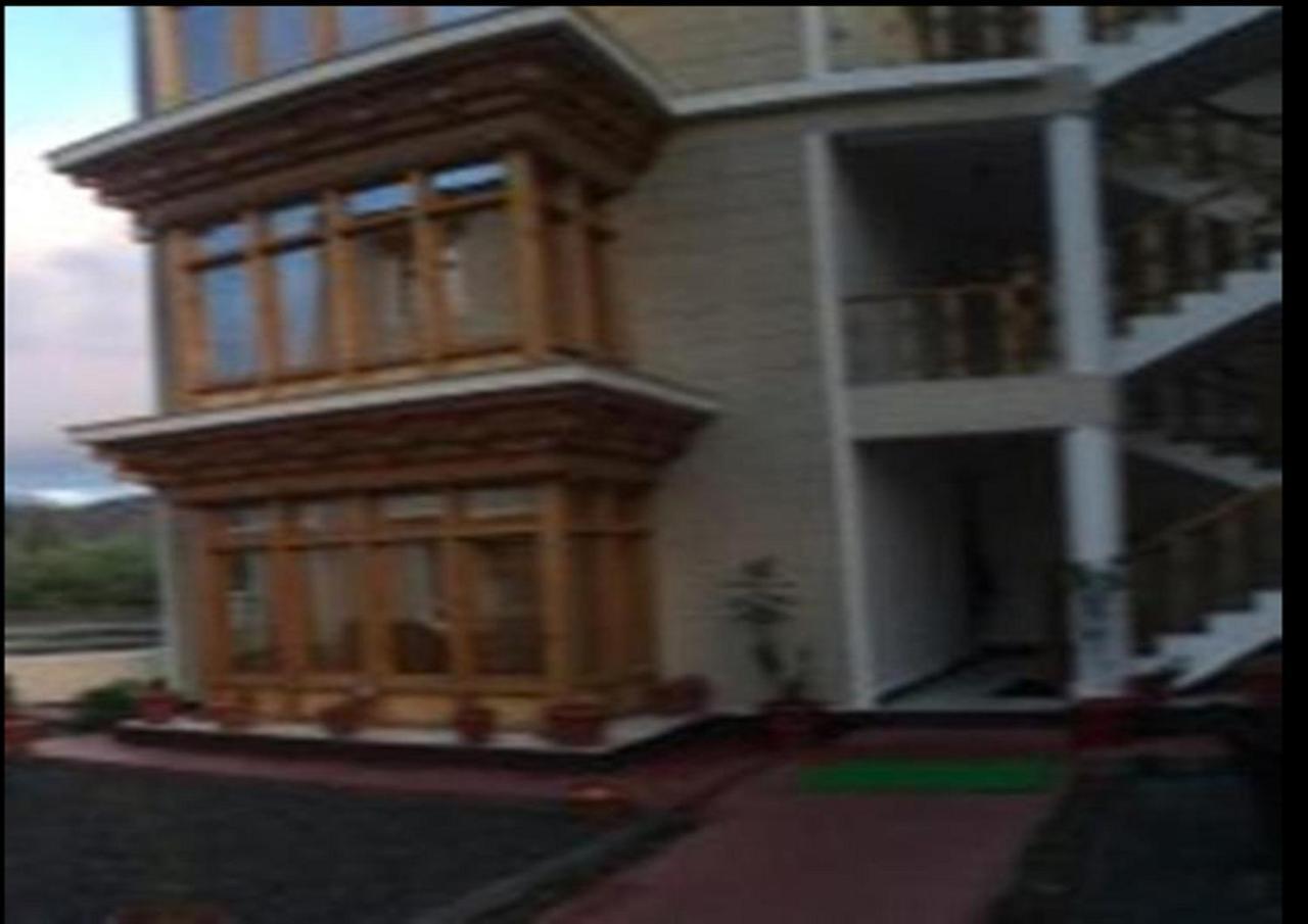 Hotel Om Ladakh Leh Kültér fotó